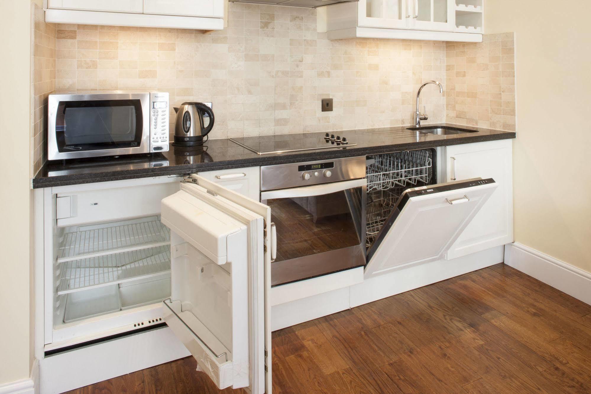 Piccadilly Circus Apartments Лондон Екстериор снимка
